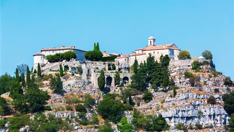 Skalní vesnička Gourdon s úžasným výhledem